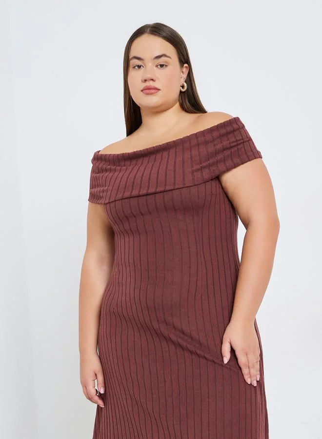 ستايلي فستان طويل بمقاس كبير مضلع بأكتاف مكشوفة